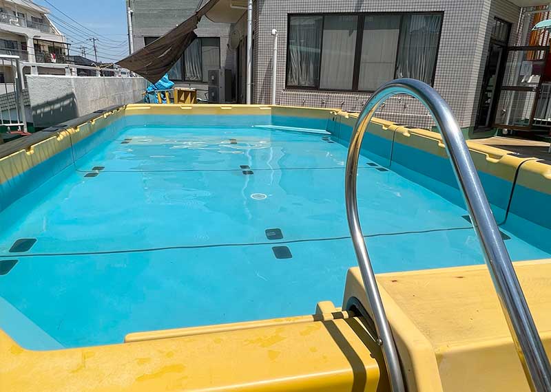 夏には屋上でプールあそび！