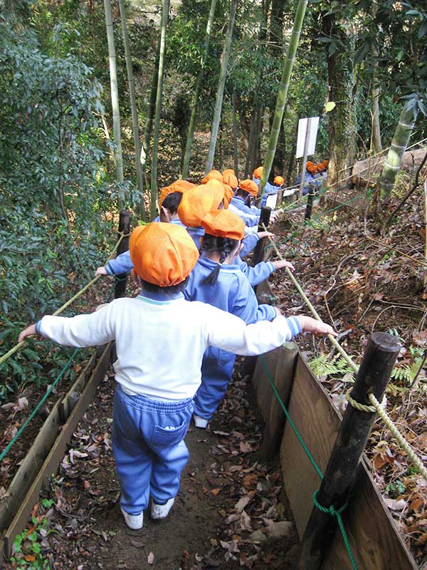 森の中を探検！